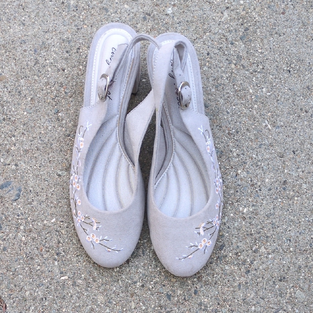 Sofft Gray Sandals with Slingback Design
